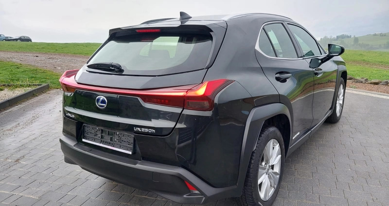 Lexus UX cena 93700 przebieg: 90000, rok produkcji 2021 z Zakopane małe 79